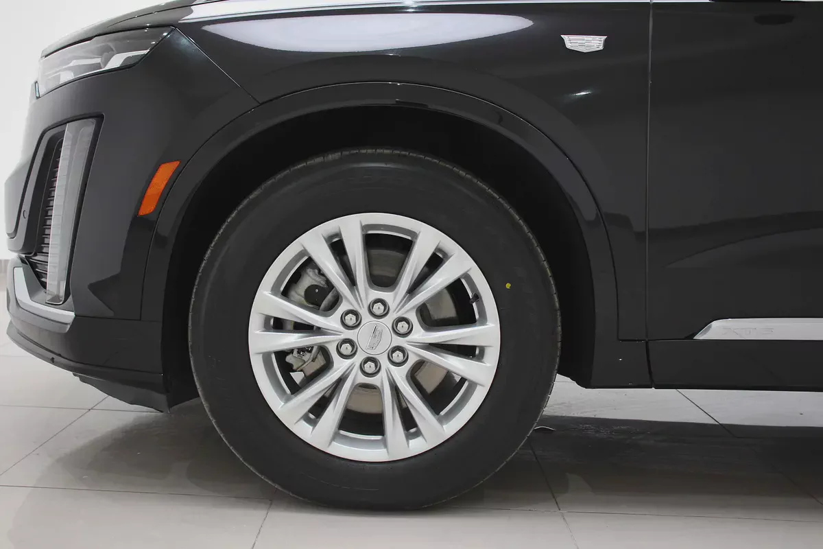 Pristine 2023 Cadillac XT6 Luxury | GCC Specs-5-5