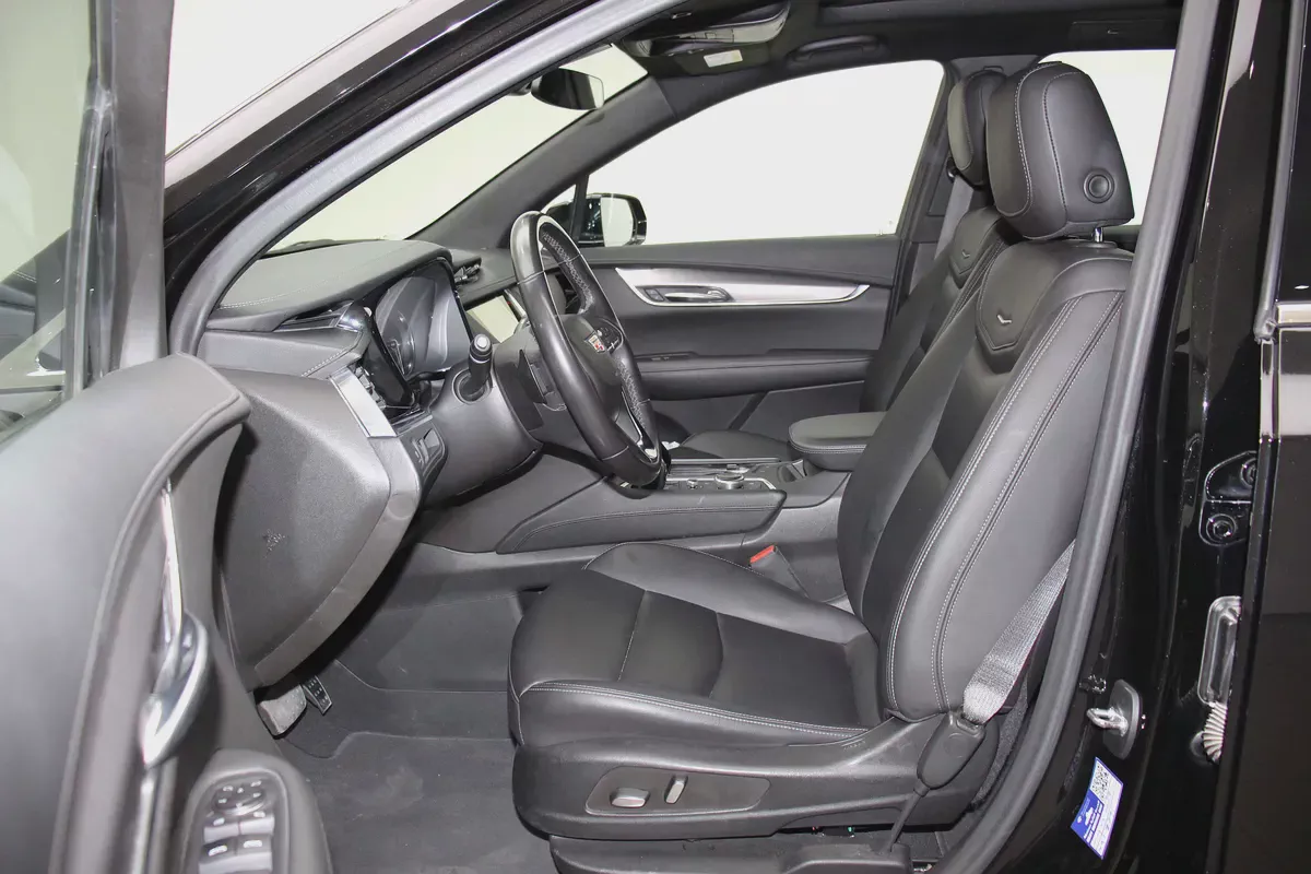 Pristine 2023 Cadillac XT6 Luxury | GCC Specs-8-8