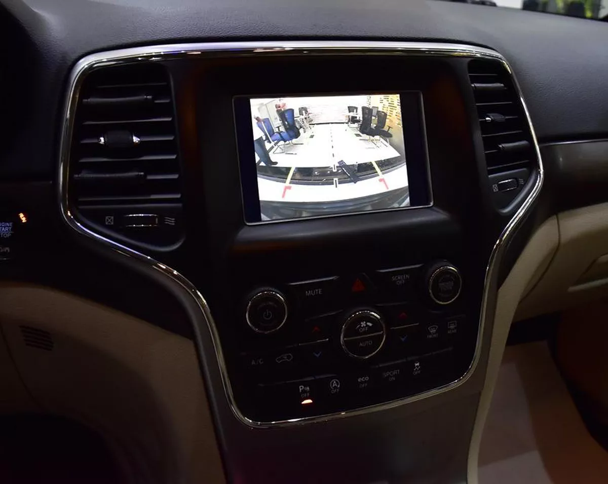 Jeep Grand Cherokee Laredo 4x4 ( 2018 Model ) in Black Color GCC Specs-12-12