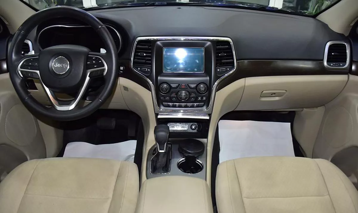Jeep Grand Cherokee Laredo 4x4 ( 2018 Model ) in Black Color GCC Specs-13-13