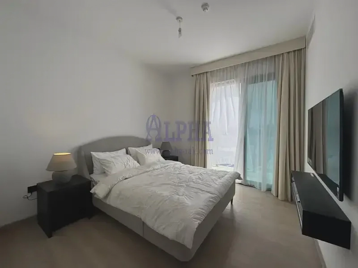 3 BR Plus Maid Room | Luxury Villa| Canal |-2-2
