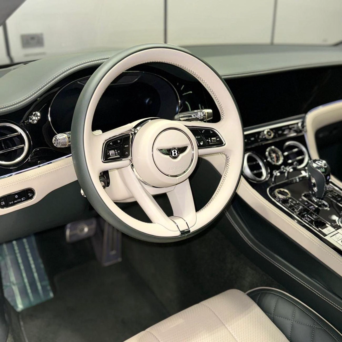 Bentley Continental GT W12 | GCC | Viridian Green | Accident free-9-9