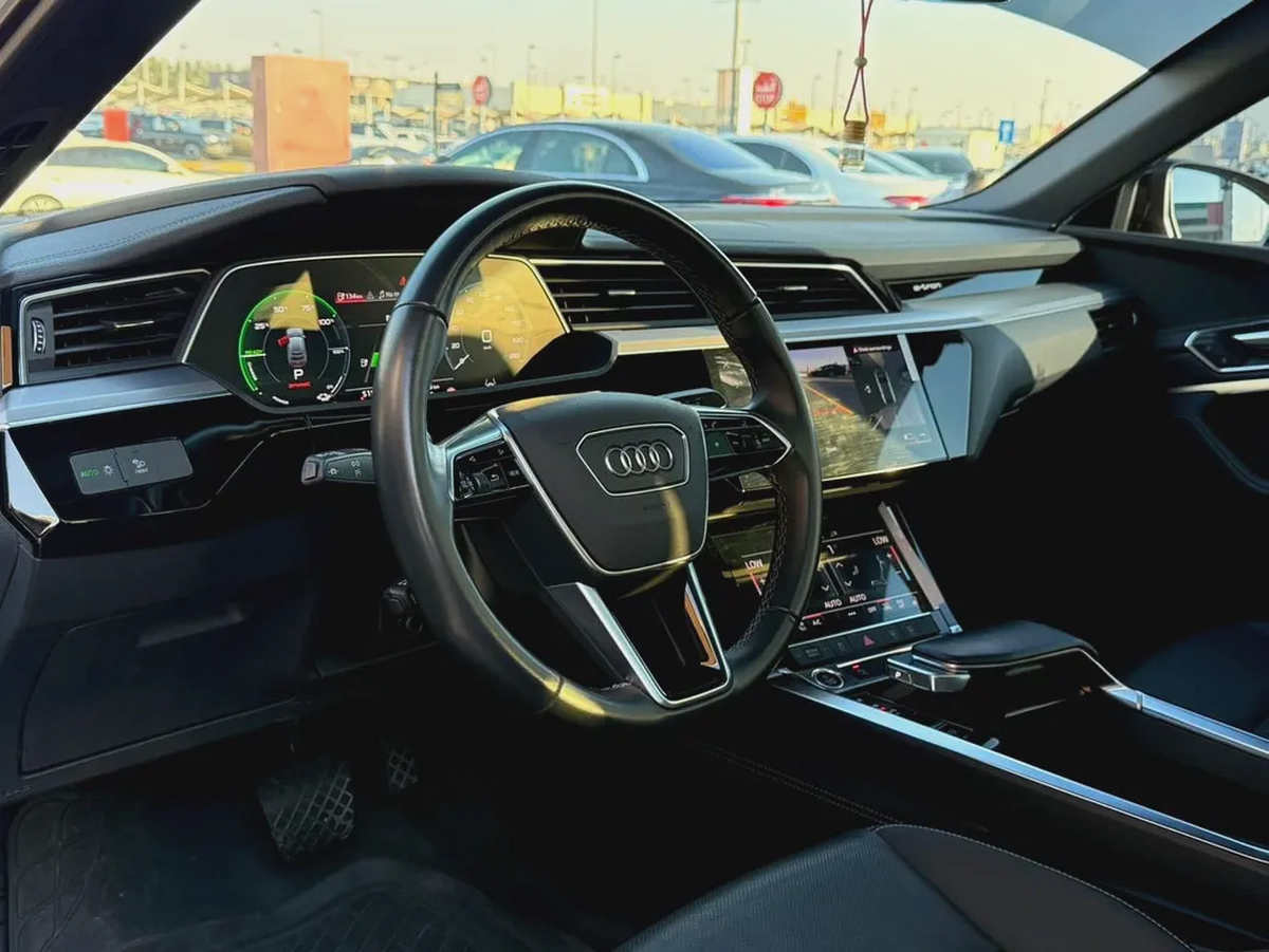 2023 Audi e-tron 50 S-Line Sportback - Pristine Condition-10-10
