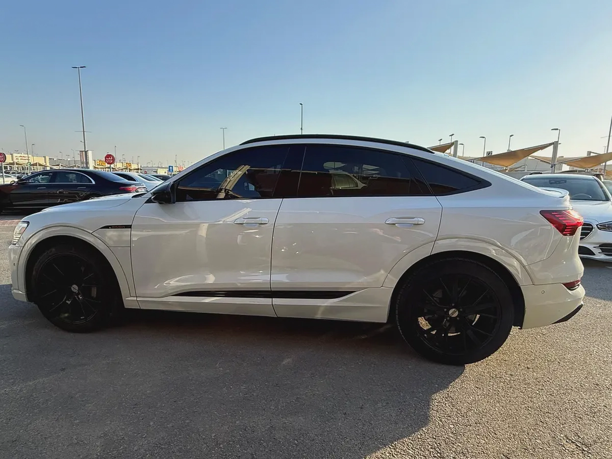 2023 Audi e-tron 50 S-Line Sportback - Pristine Condition-3-3
