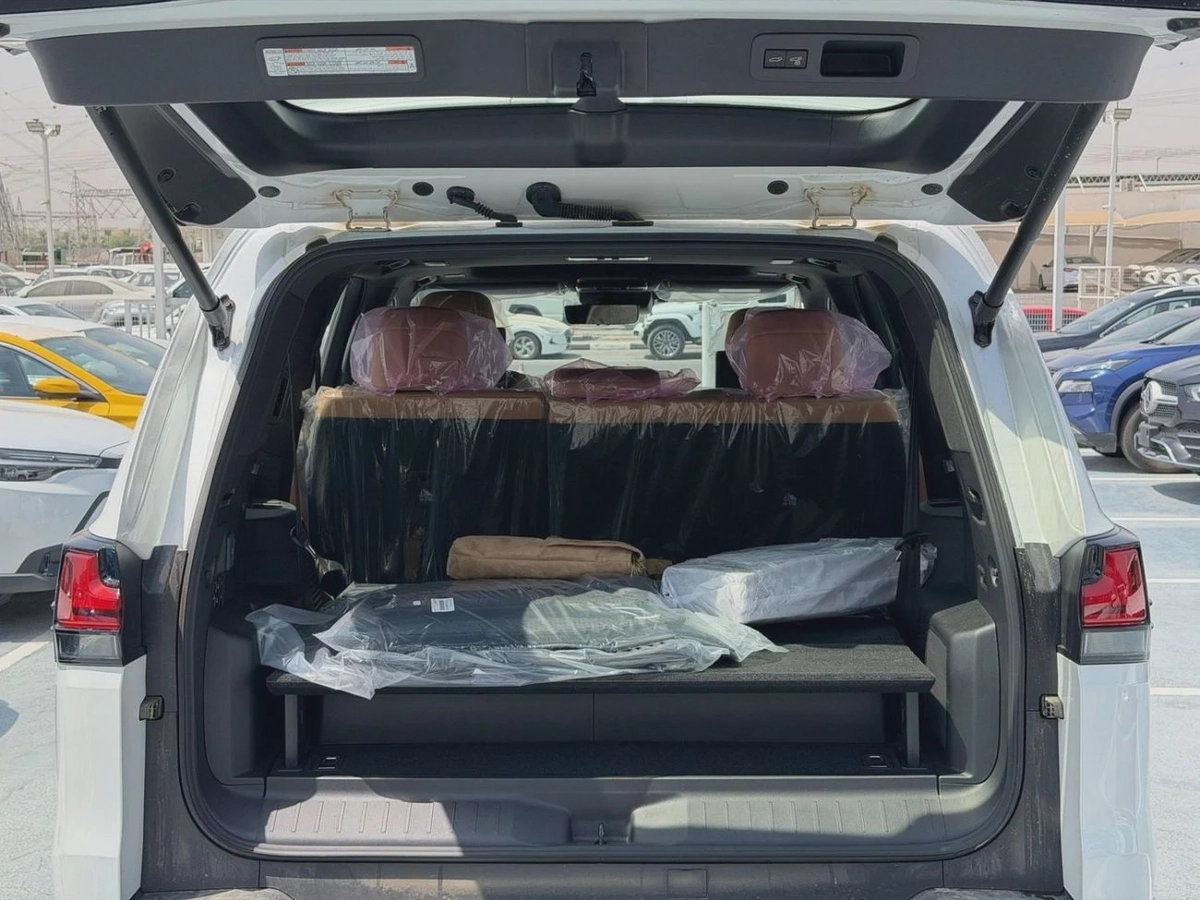Lexus LX700h SIGNATURE Lexus LX 700 Hybrid, Auto Park, White/Tan.-4-4