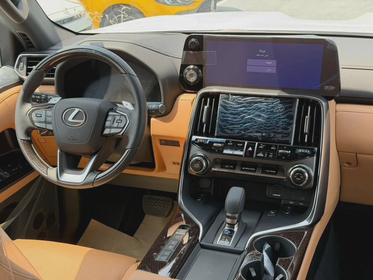 Lexus LX700h SIGNATURE Lexus LX 700 Hybrid, Auto Park, White/Tan.-5-5