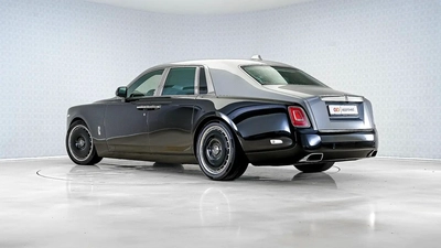 Rolls-Royce Phantom VIII-3