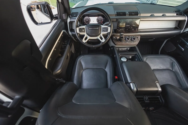 Land Rover Defender 110