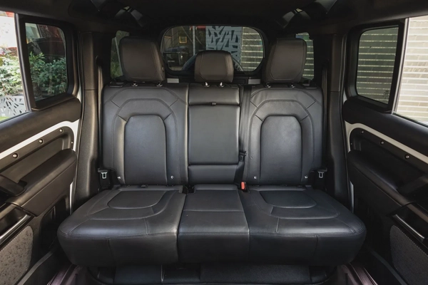 Land Rover Defender 110