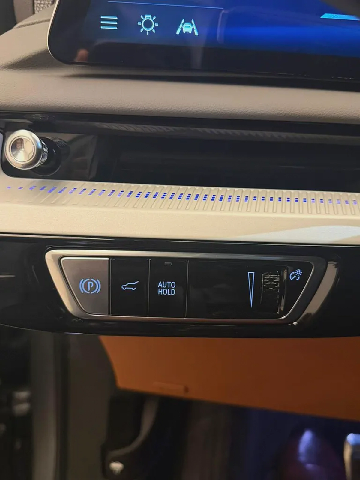 2025 Cadillac Optiq Luxury - GCC Specs - Brand New-7-7