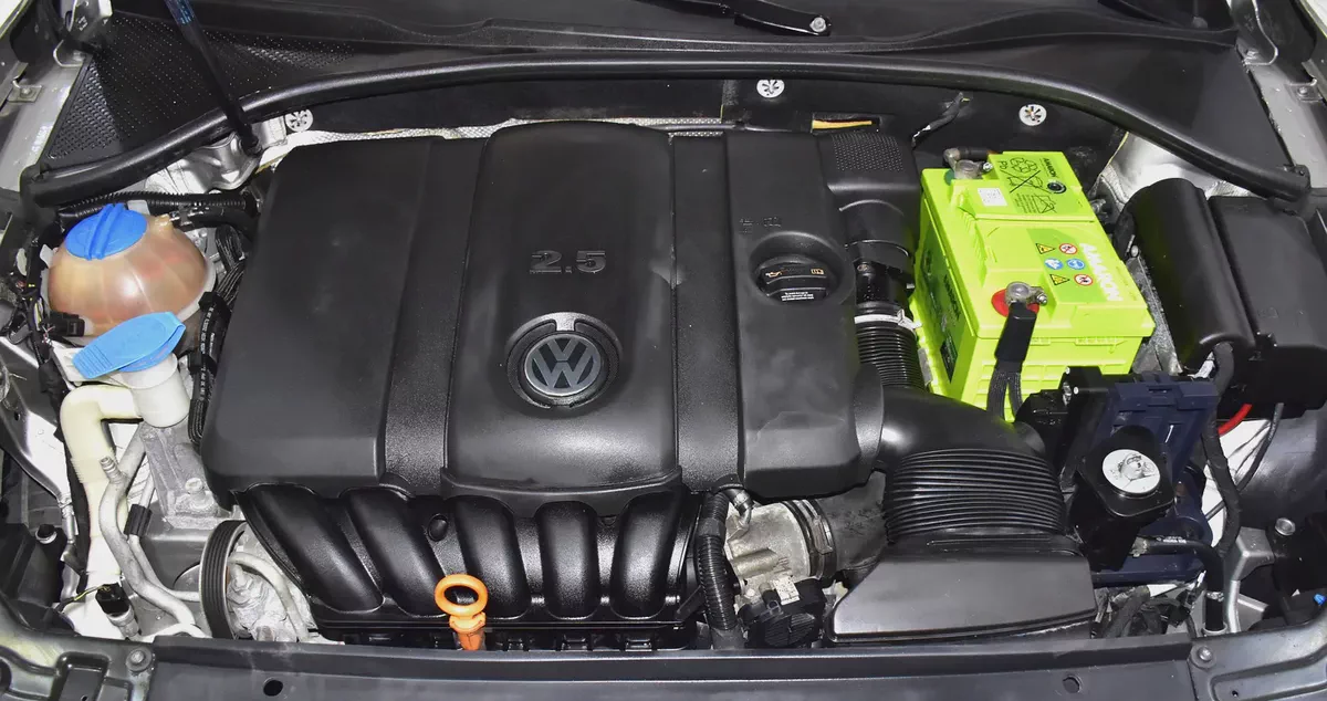EXCELLENT DEAL for our Volkswagen Passat ( 2013 Model ) in Silver Color Canadian Specs-16-16