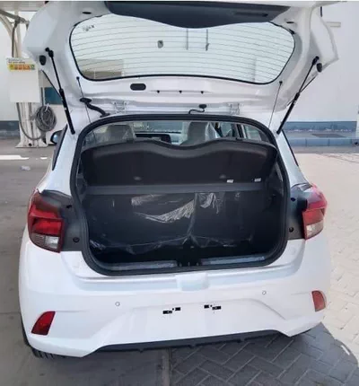2024 Hyundai i10 White | Compact Hatchback-7