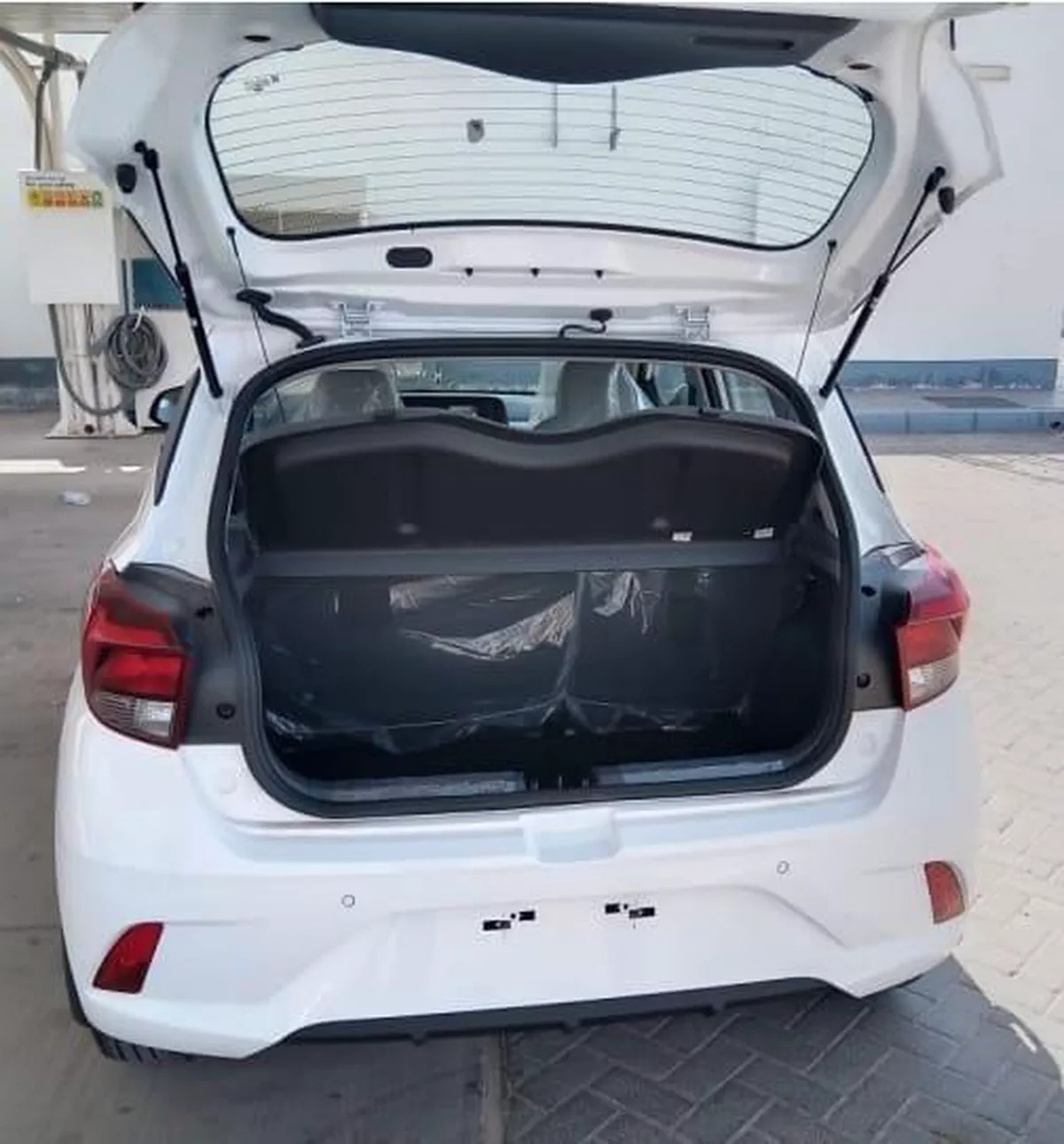 2024 Hyundai i10 White | Compact Hatchback-7-7