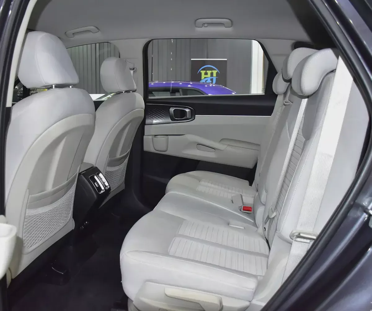 AED 1,527 EMi at 0% DP | KIA Sorento ( 2023 Model ) in Grey Color GCC Specs-16-16