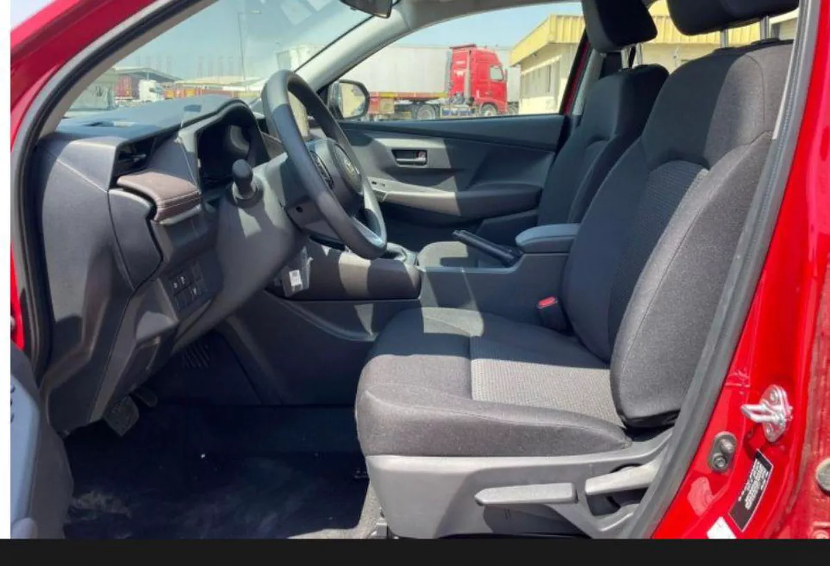 New 2023 Toyota Yaris-2-2