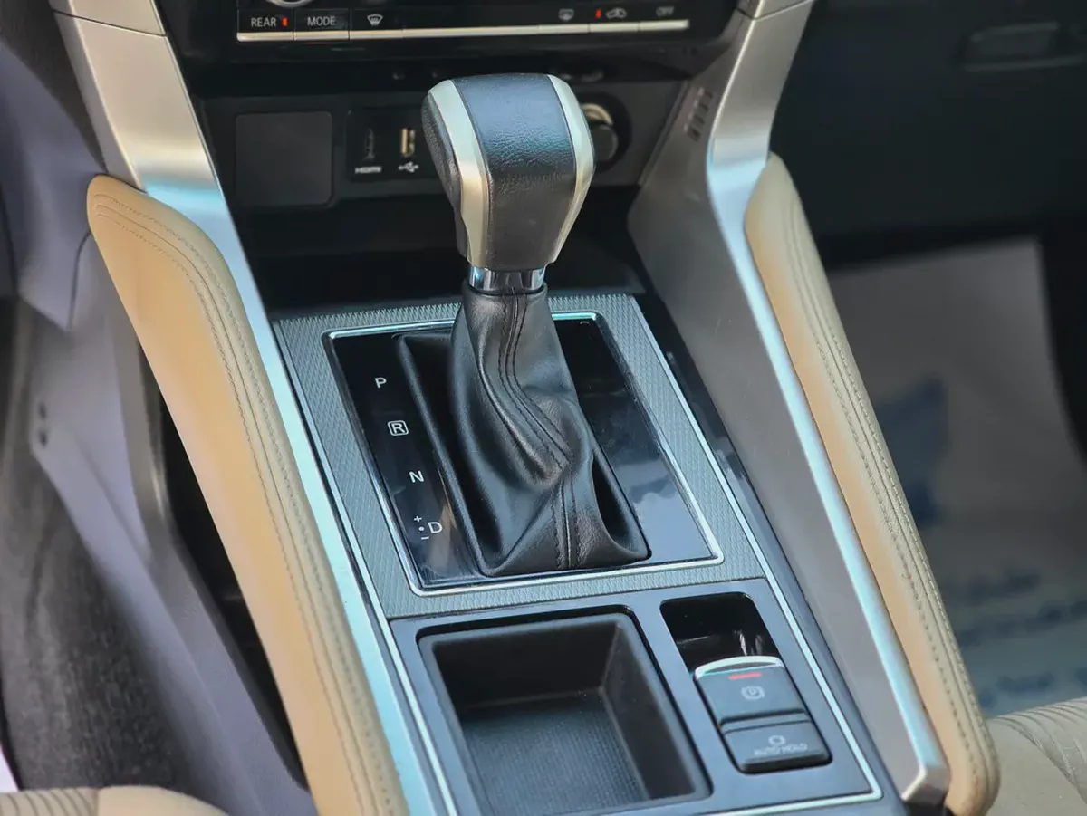 2022 Mitsubishi Montero Sport GLS Medium Line GCC Specs-16-16