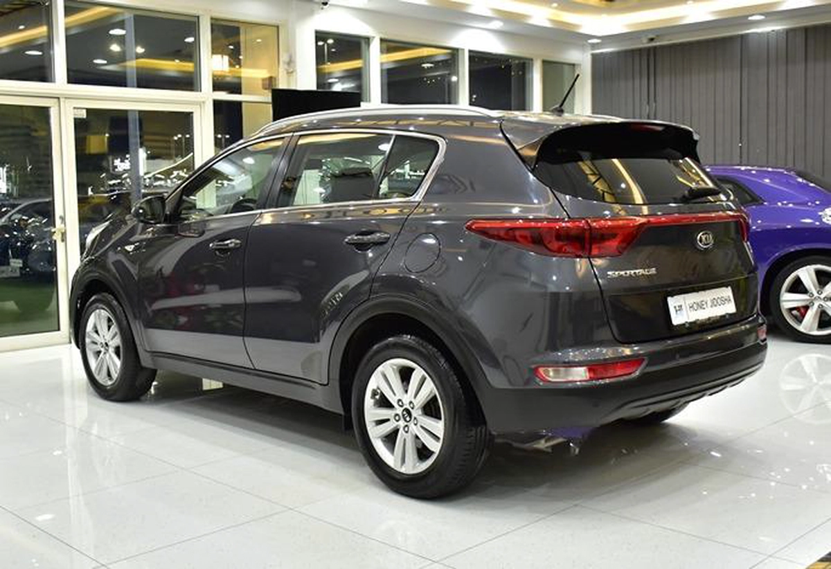 KIA Sportage ( 2017 Model ) in Grey Color GCC Specs