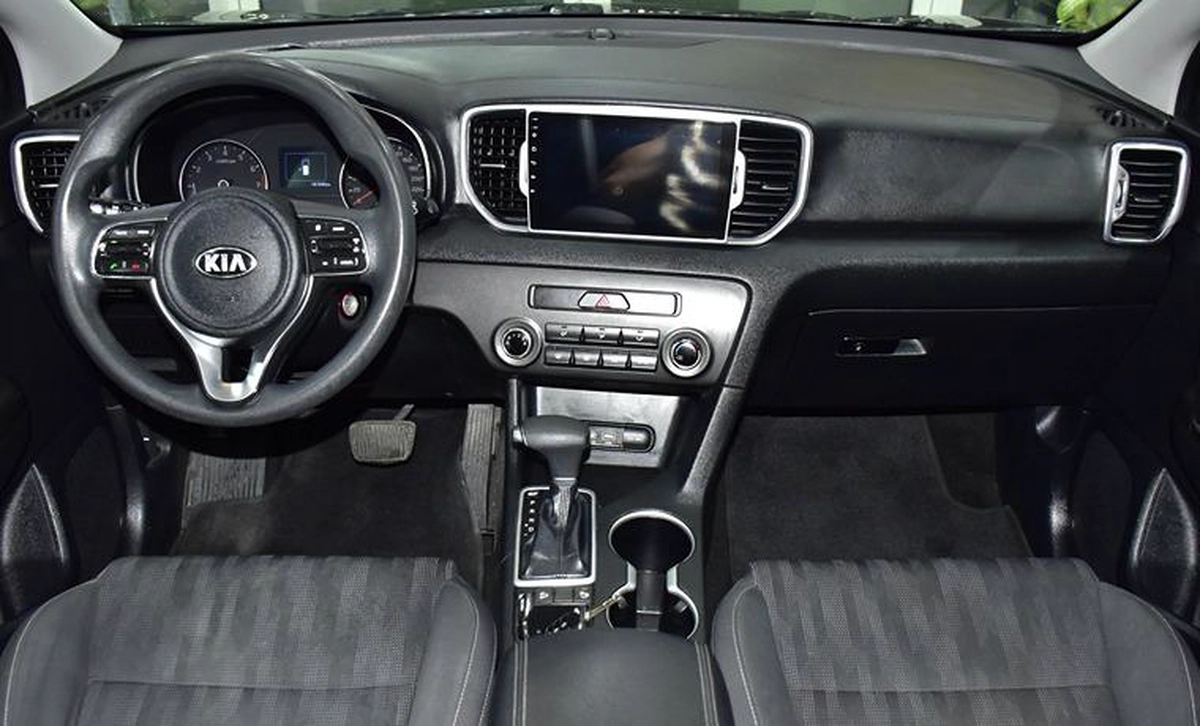 KIA Sportage ( 2017 Model ) in Grey Color GCC Specs