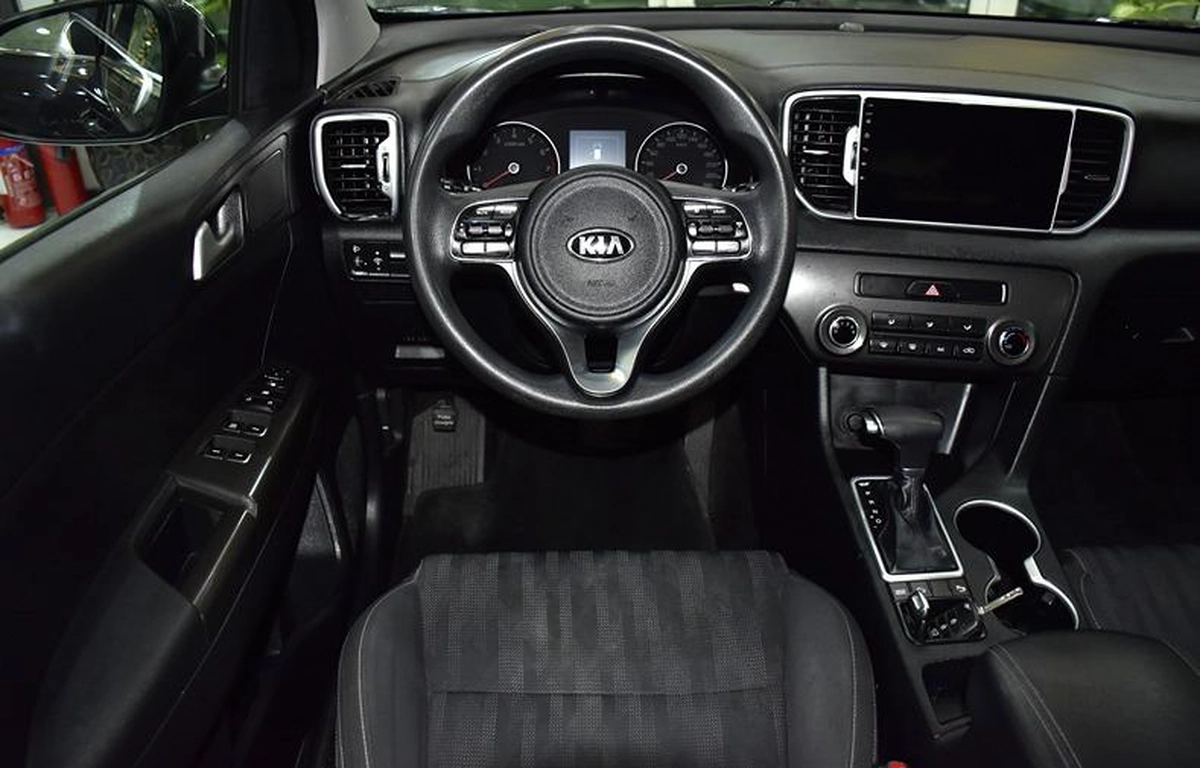 KIA Sportage ( 2017 Model ) in Grey Color GCC Specs