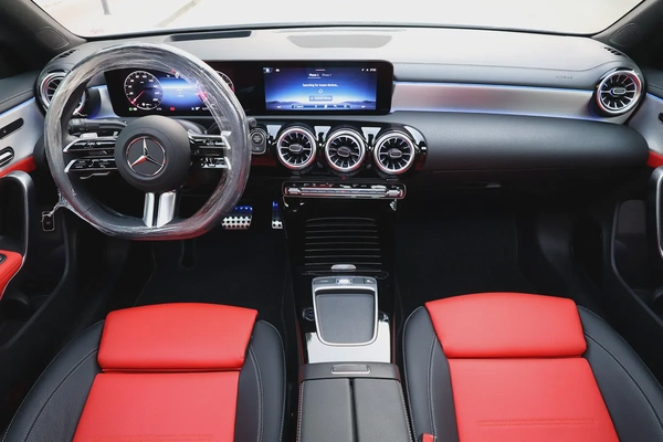 Mercedes-benz CLA250-2025-4Matic-2500KM-Under Warranty AND Service -GCC Specs