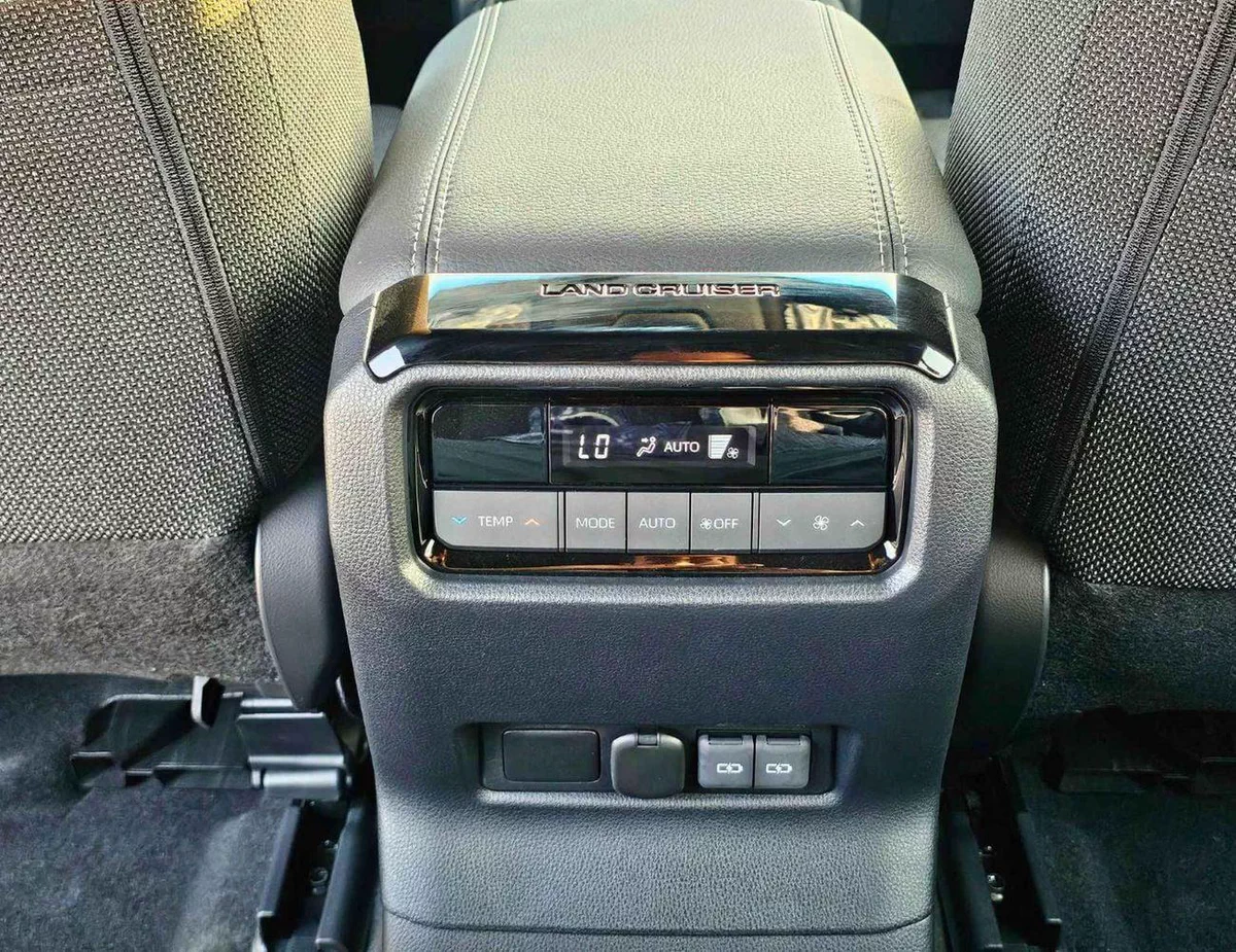 Toyota Prado ALL ROUNDER TURBO 2.8L DIESEL ALL ROUNDER TURBO STD / 2.8L DIESEL V4 / SUNROOF / COOL BOX (CODE # P28AR2)-15-0