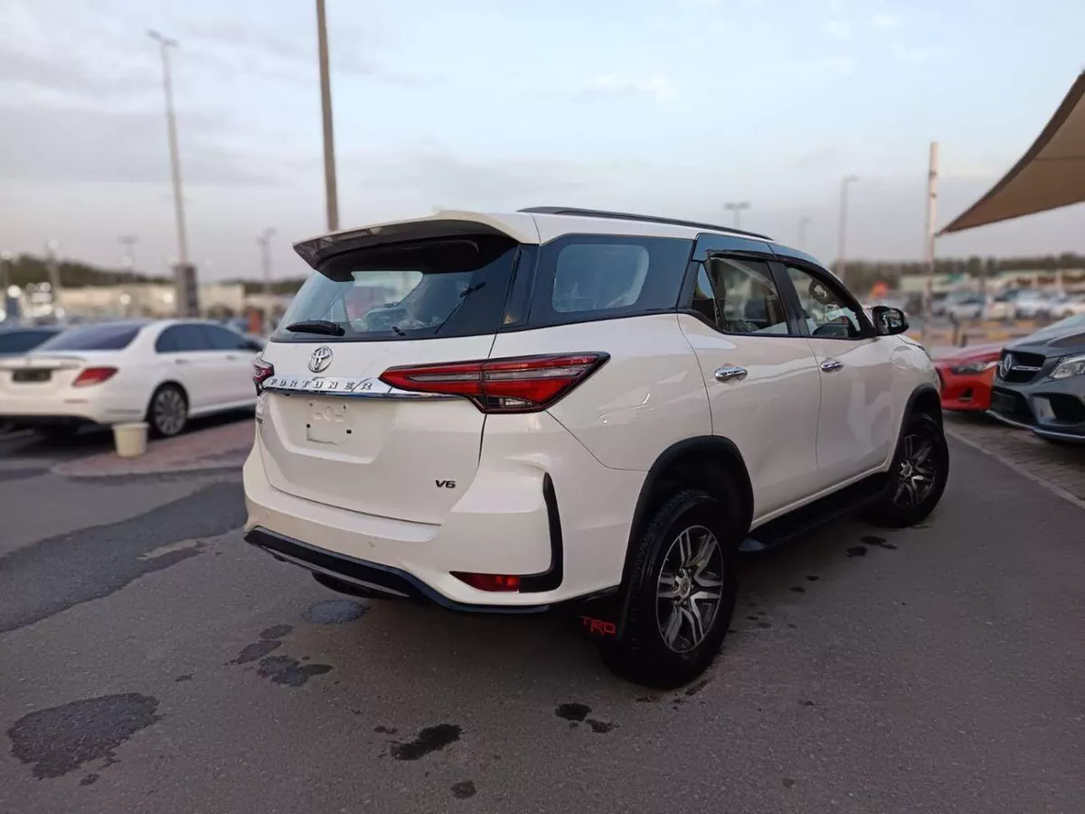 Toyota Fortuner GXR TRD Sportivo 4.0L-1-0