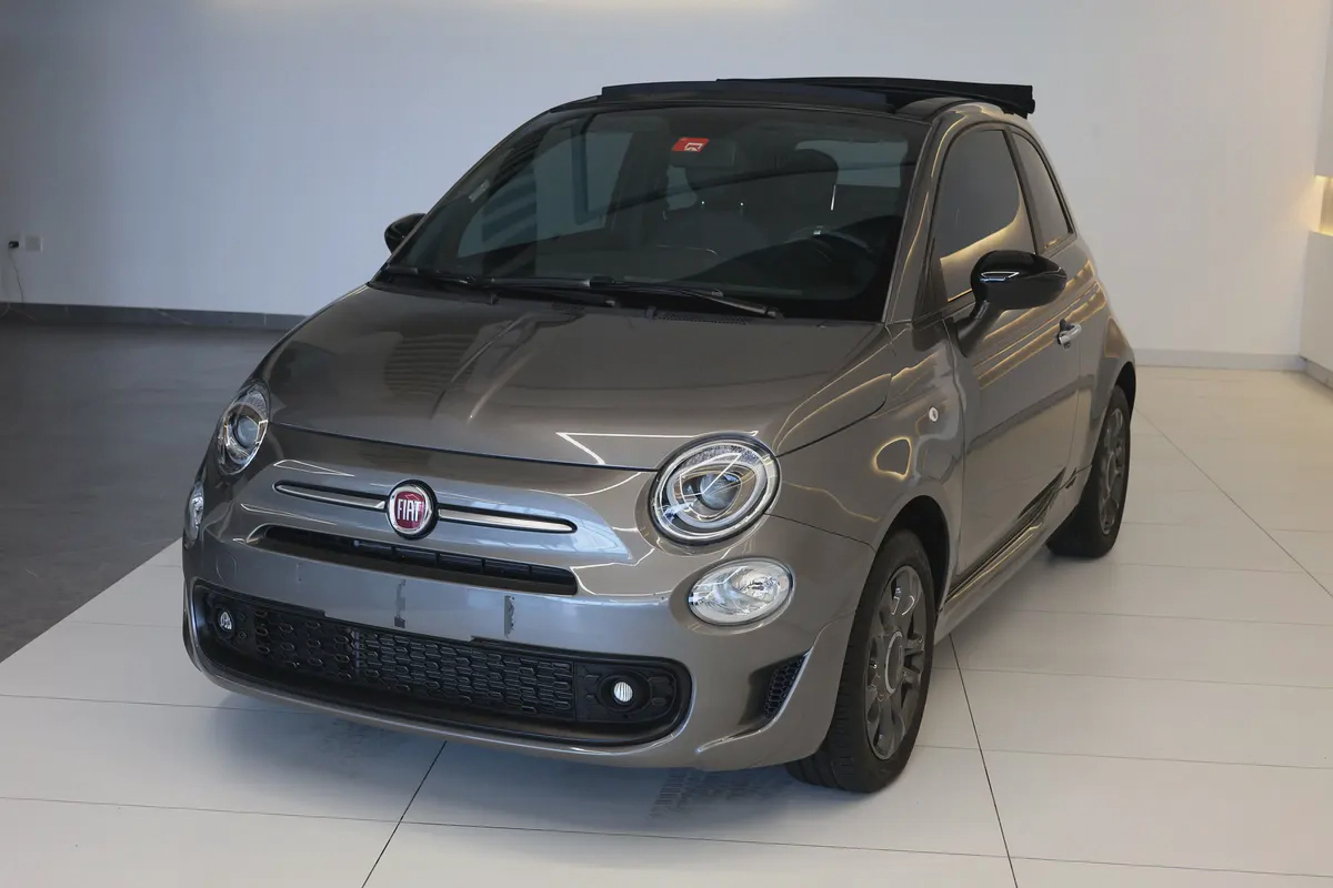 FIAT 500 CONVERTIBLE - GCC SPECS - ACCIDENT FREE - UNDER WARRANTY - EXCELENT CONDITION --2-2
