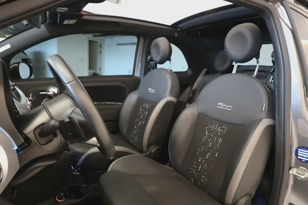 FIAT 500 CONVERTIBLE - GCC SPECS - ACCIDENT FREE - UNDER WARRANTY - EXCELENT CONDITION -