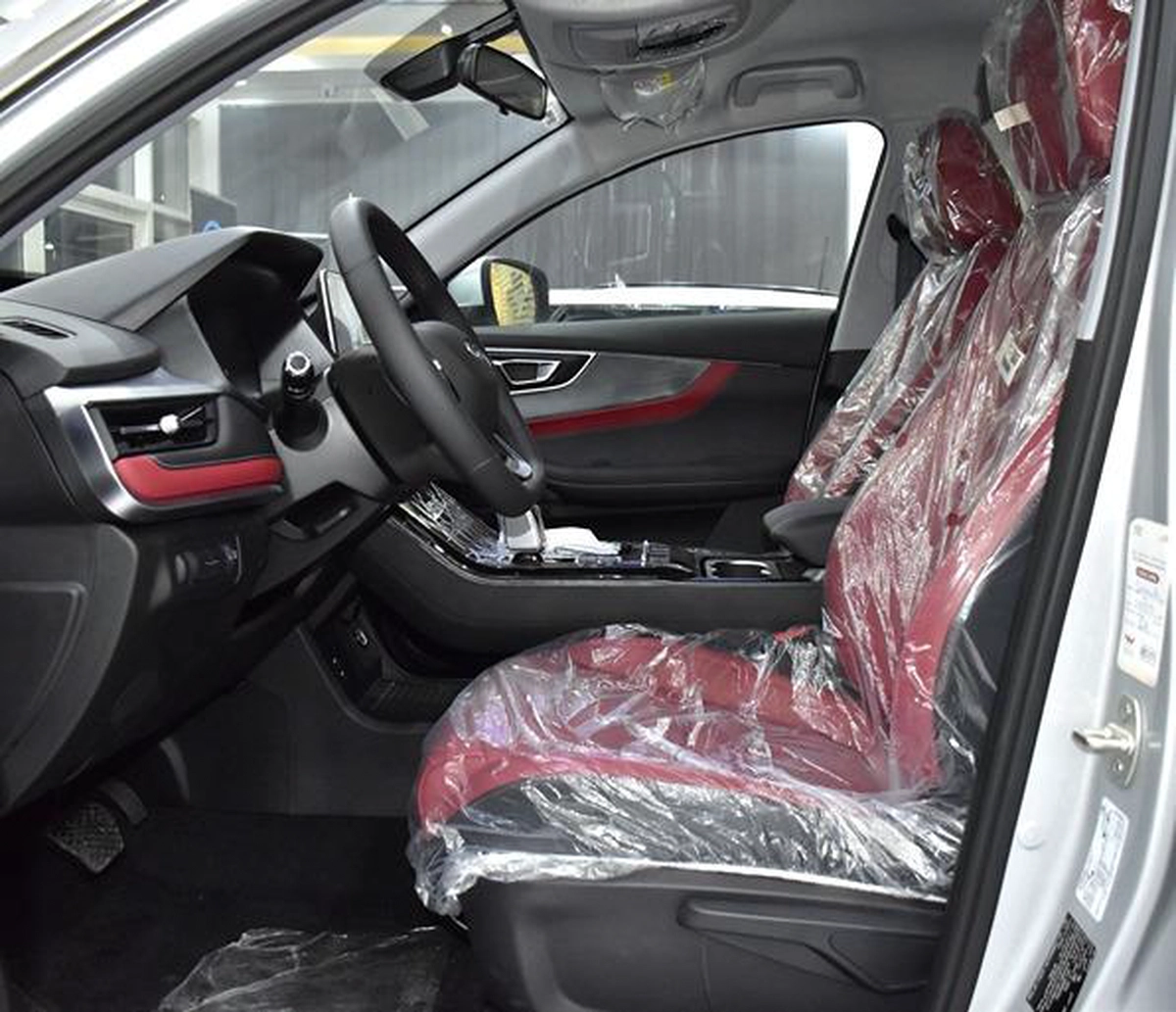 Chery Tiggo 7 ( 2026 Model ) in Silver Color GCC Specs