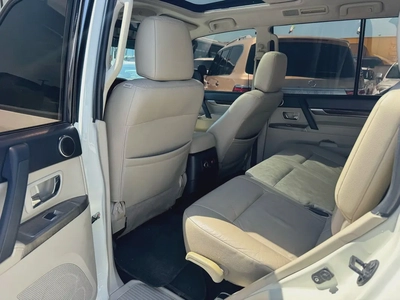Mitsubshi pajero 2013 fullopshin  3.8 white color Gzcc calen car-9