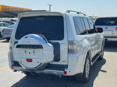 Mitsubshi pajero 2013 fullopshin  3.8 white color Gzcc calen car-5
