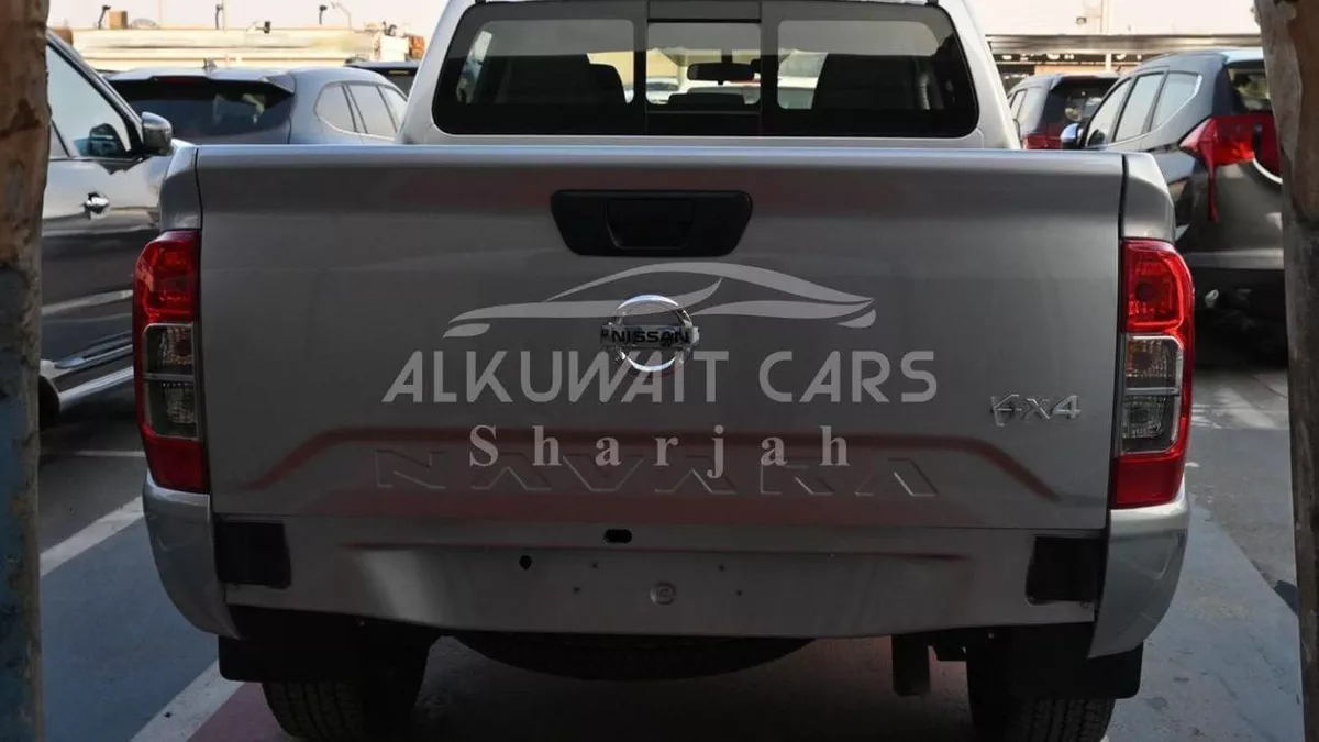 Nissan Navara NISSAN NAVARA 2.5 DIESEL XE 4X 4 MT D C PLUS-1-0