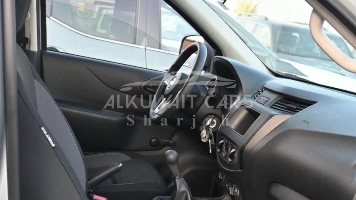 Nissan Navara NISSAN NAVARA 2.5 DIESEL XE 4X 4 MT D C PLUS-3-0