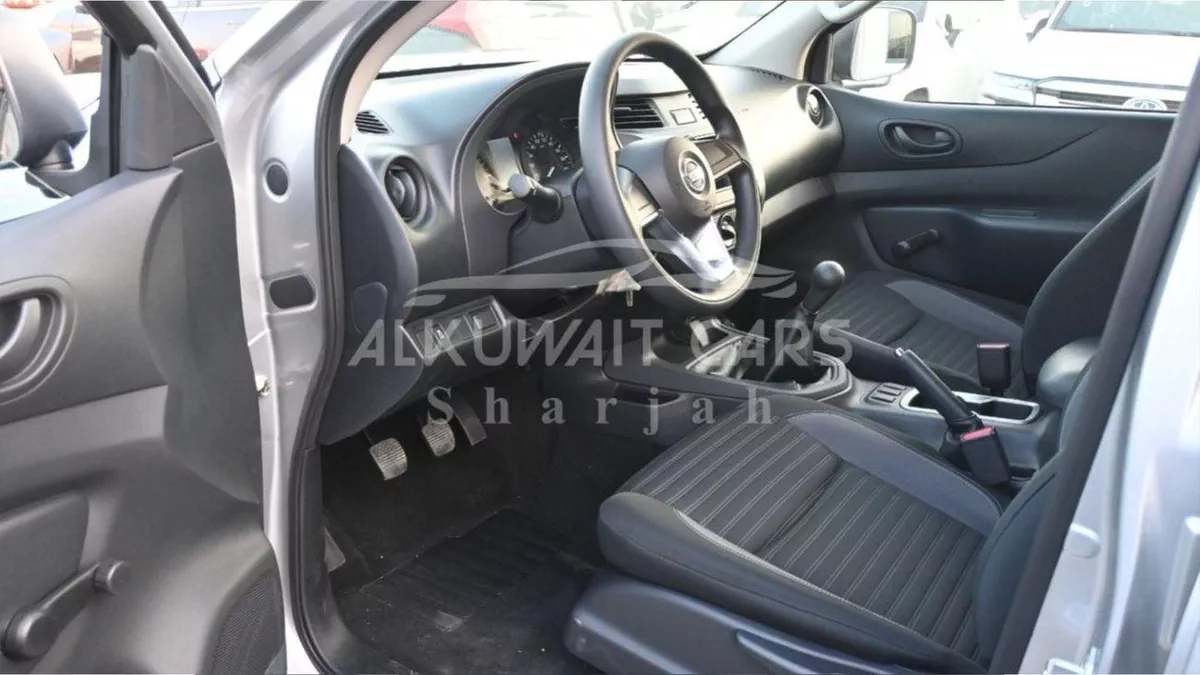 Nissan Navara NISSAN NAVARA 2.5 DIESEL XE 4X 4 MT D C PLUS-5-0