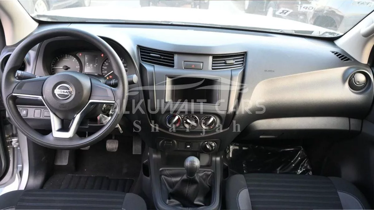 Nissan Navara NISSAN NAVARA 2.5 DIESEL XE 4X 4 MT D C PLUS-6-0