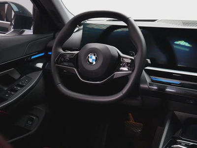 GCC SPECS | from OFFICIAL DEALER BMW 520i 2024 GCC Specs | LOW MILEAGE-10