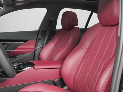 GCC SPECS | from OFFICIAL DEALER BMW 520i 2024 GCC Specs | LOW MILEAGE-11