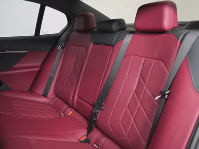 GCC SPECS | from OFFICIAL DEALER BMW 520i 2024 GCC Specs | LOW MILEAGE-12