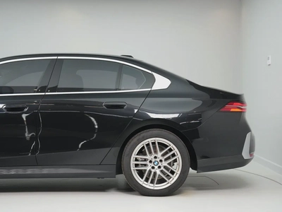 GCC SPECS | from OFFICIAL DEALER BMW 520i 2024 GCC Specs | LOW MILEAGE-3
