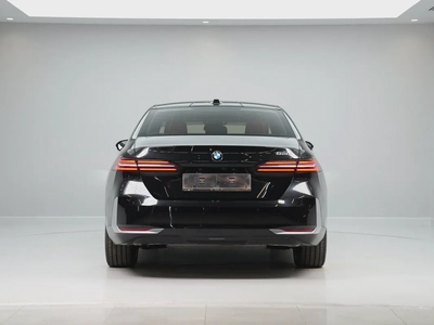 GCC SPECS | from OFFICIAL DEALER BMW 520i 2024 GCC Specs | LOW MILEAGE-5