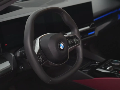 GCC SPECS | from OFFICIAL DEALER BMW 520i 2024 GCC Specs | LOW MILEAGE-8