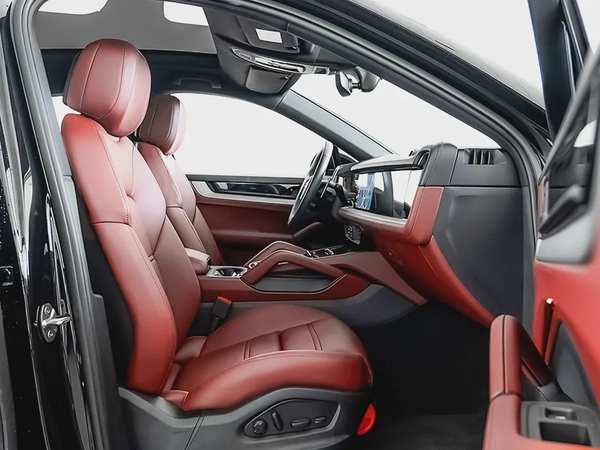8,062 AED / 60 months | 0% DP | 2024 Porsche Cayenne / Porsche Warranty