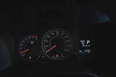 High-Roof 13-Seater Passenger Van | Automatic | GCC Specs | Ref#T28025-13