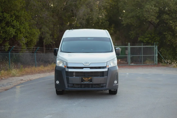 High-Roof 13-Seater Passenger Van | Automatic | GCC Specs | Ref#T28025