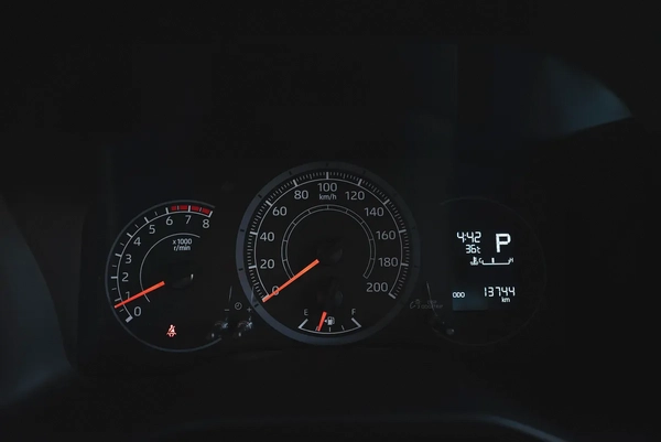 High-Roof 13-Seater Passenger Van | Automatic | GCC Specs | Ref#T28025