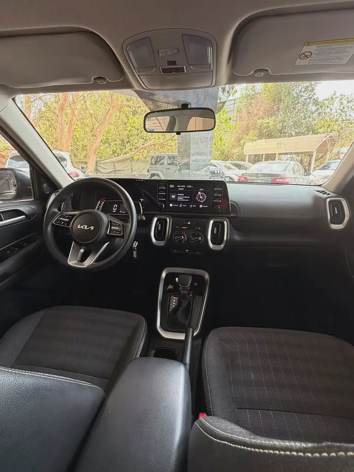 Kia Sonet 2023 | GCC Specs | Reliable & Fuel Efficient-2-2