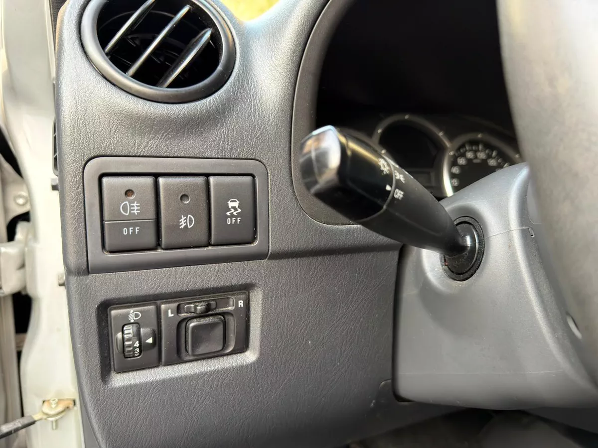 Single Owner, GCC Specs 2018 SUZUKI JIMNY GLX 2Door, 1.3Litre V4 4WD, Partially Agency Maintained.-2-2