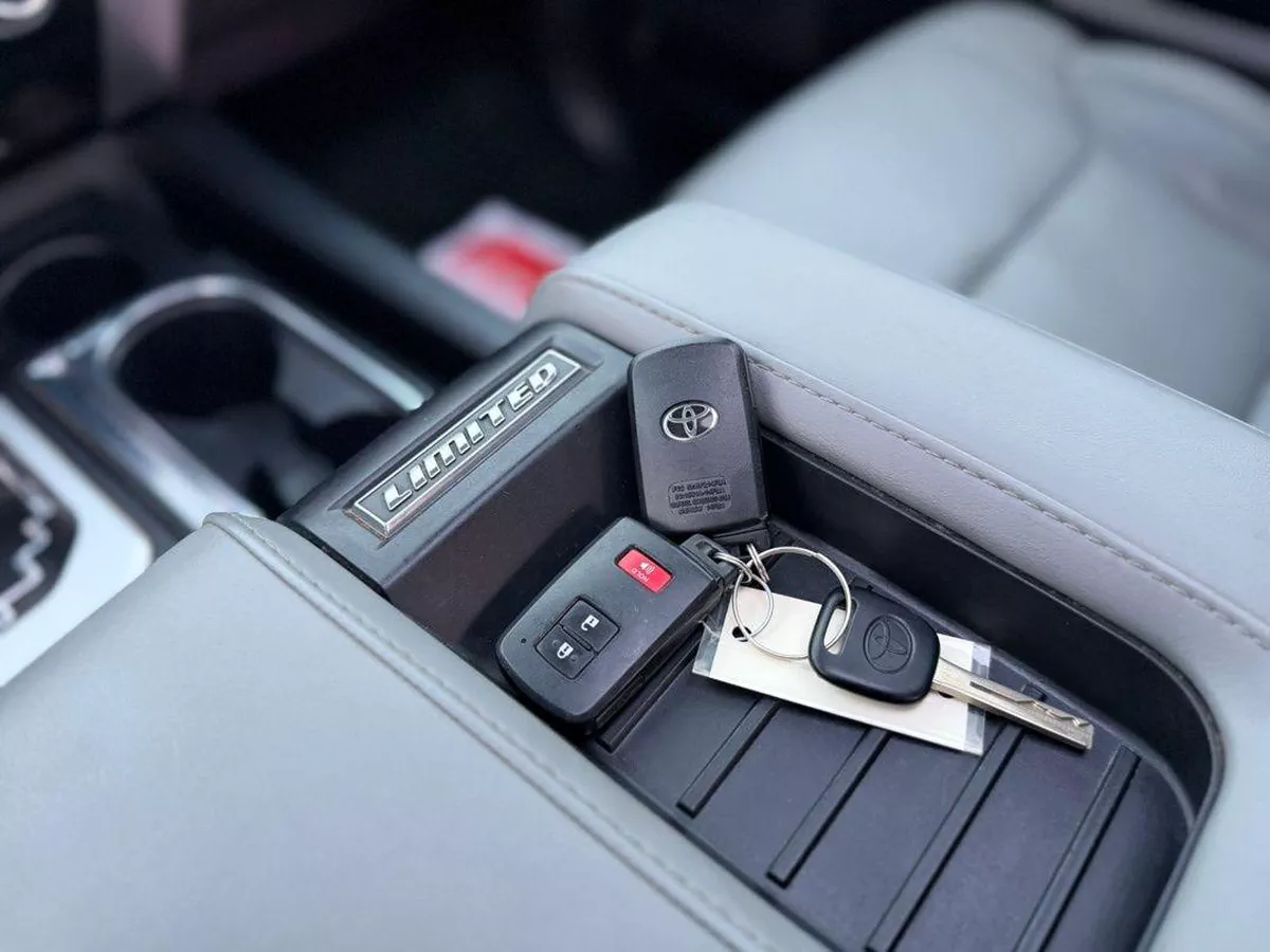 For sale Toyota Tundra II Facelift, 5.7 l, 2020 in UAE, Sharjah-1-1