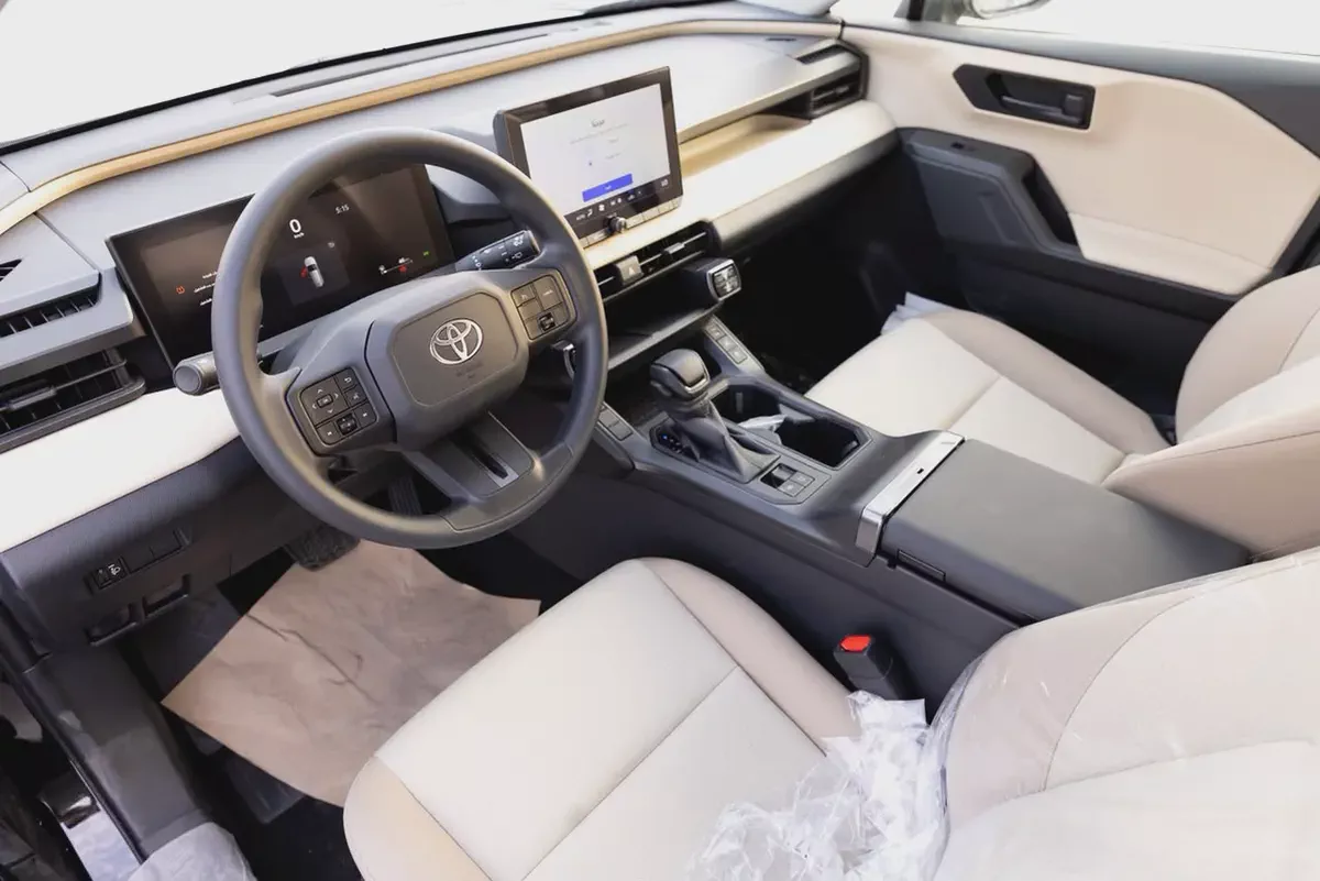 TOYOTA RAV4 LE-G BLACK 2.0-7-7
