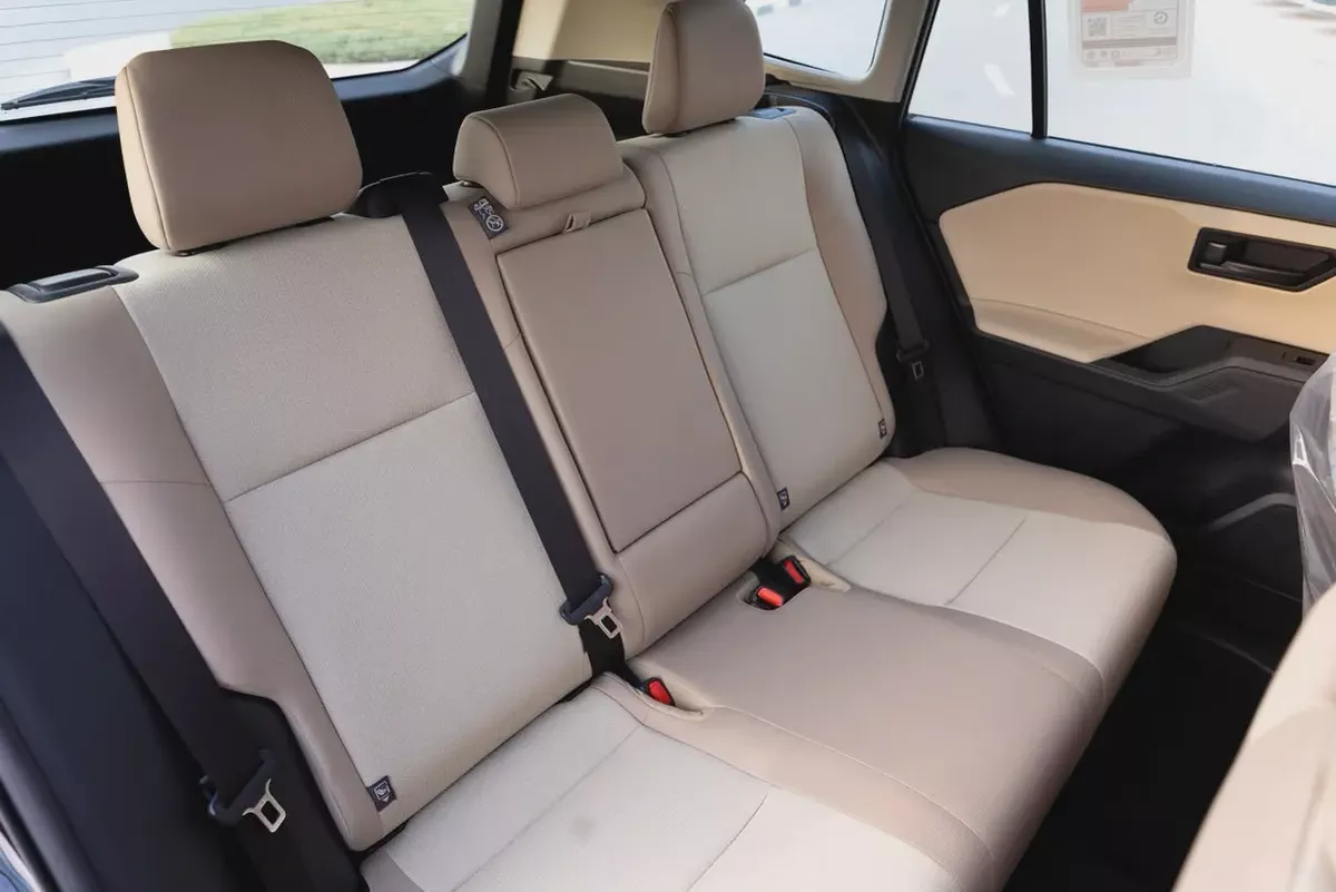 TOYOTA RAV4 LE-G BLACK 2.0-8-8